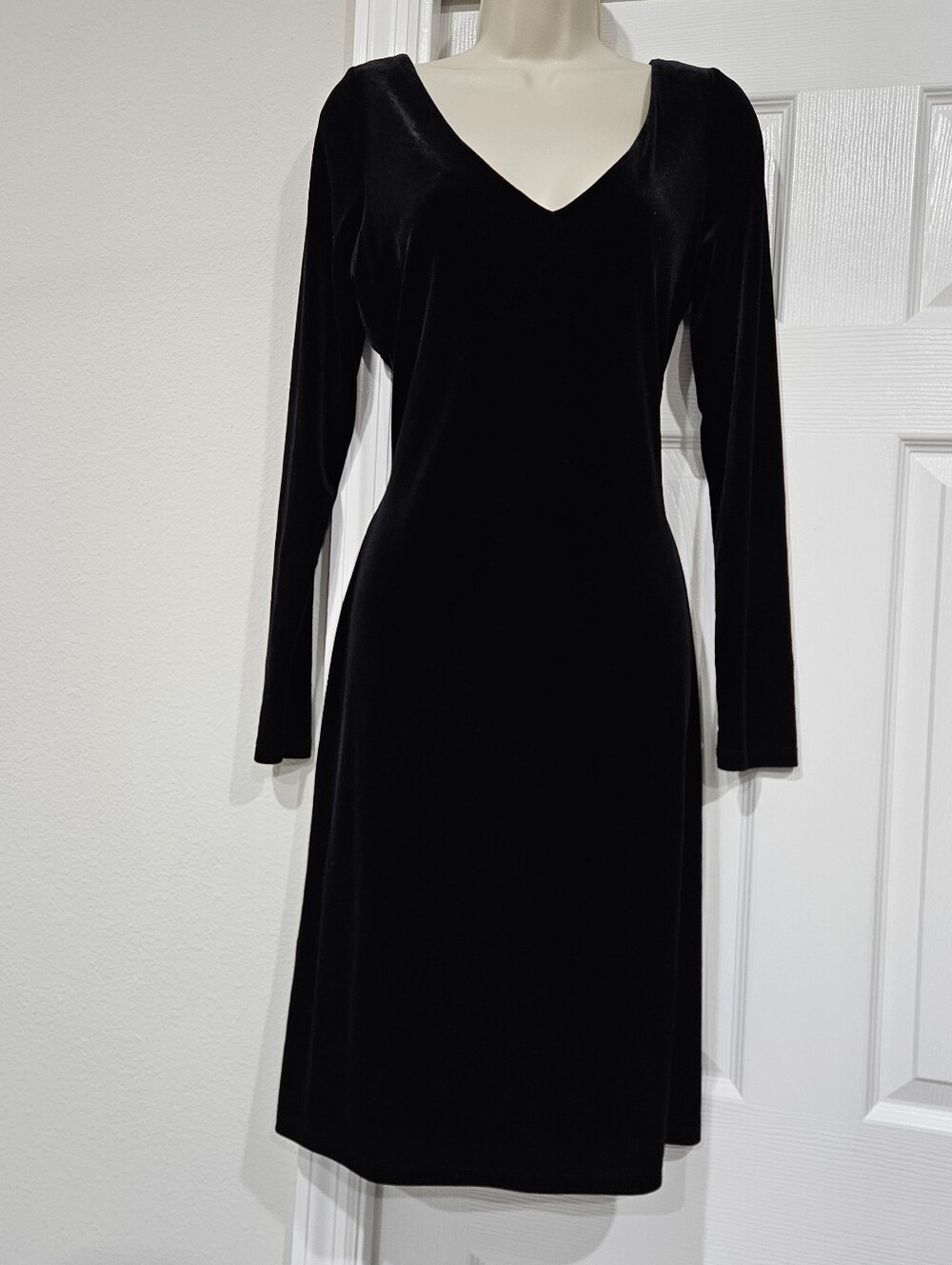 Classic Black Velvet V-Neck Long Sleeve Dress